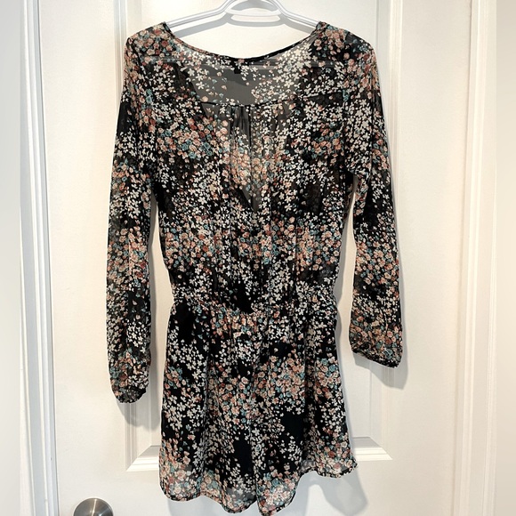 Cute romper - Picture 2 of 2